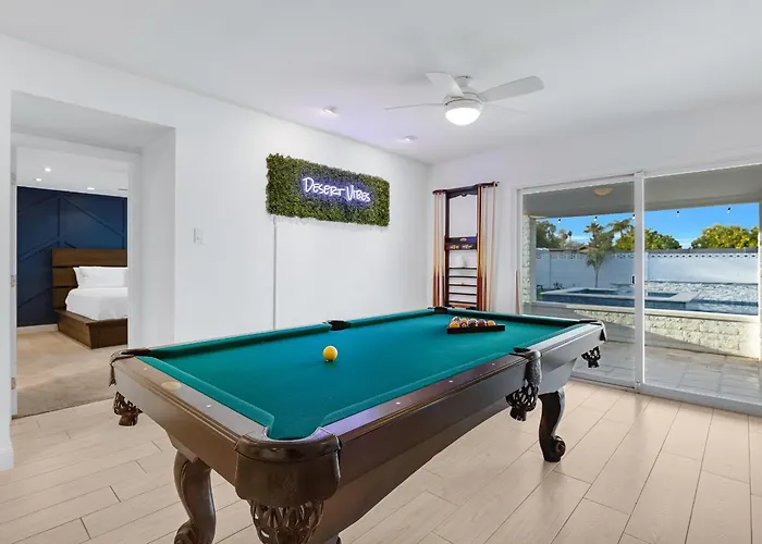 5 Min To Old Town, Pool & Hot Tub