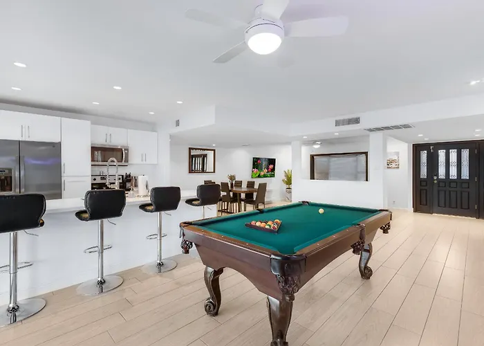 5 Min To Old Town, Pool & Hot Tub Scottsdale