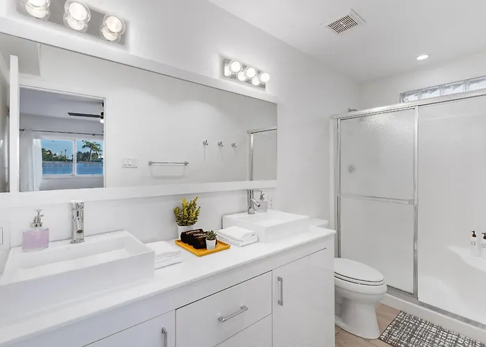 5 Min To Old Town, Pool & Hot Tub Holiday home Scottsdale