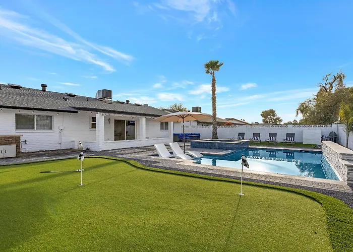 5 Min To Old Town, Pool & Hot Tub Scottsdale