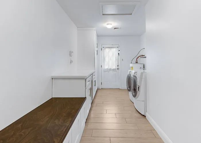 5 Min To Old Town, Pool & Hot Tub Holiday home *