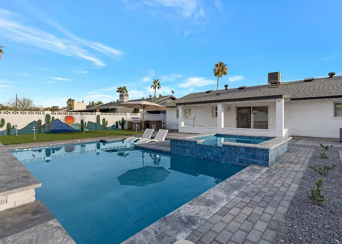 Holiday home 5 Min To Old Town, Pool & Hot Tub Scottsdale