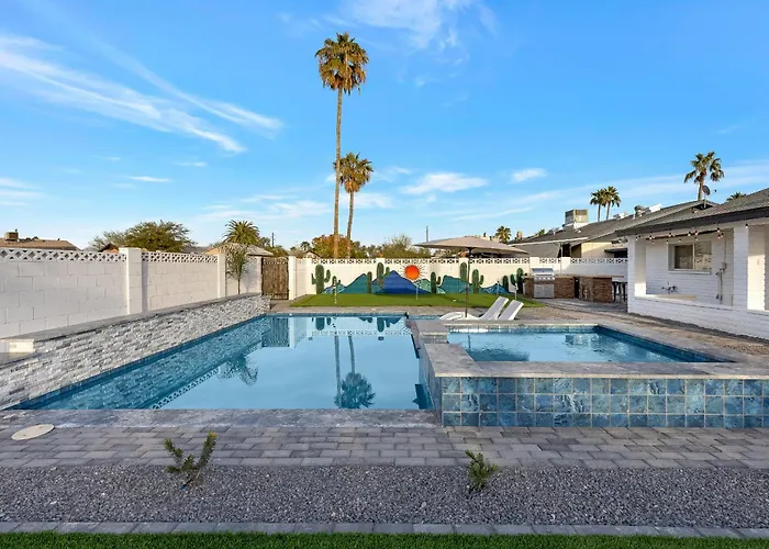 5 Min To Old Town, Pool & Hot Tub Scottsdale