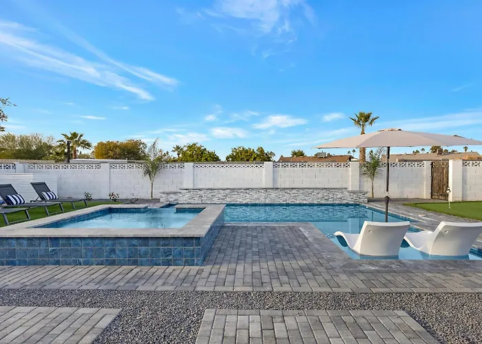 5 Min To Old Town, Pool & Hot Tub Holiday home