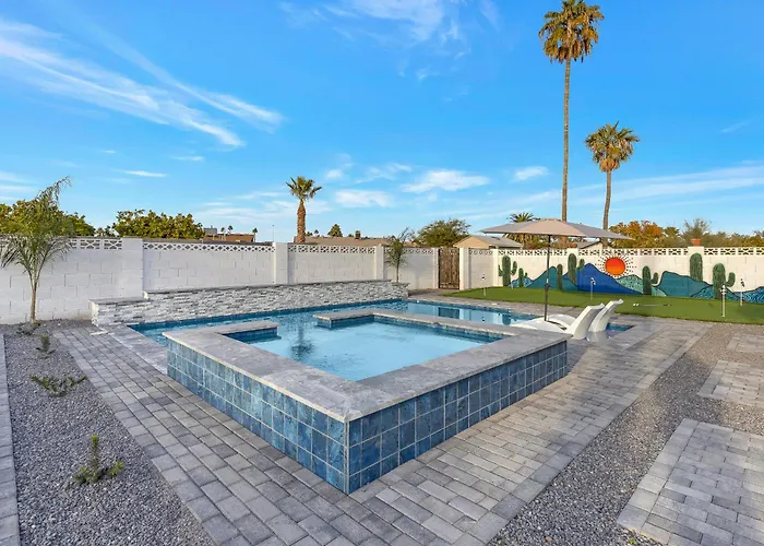 5 Min To Old Town, Pool & Hot Tub Holiday home Scottsdale
