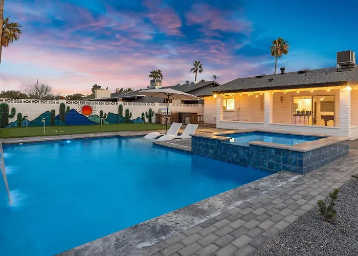 Holiday home 5 Min To Old Town, Pool & Hot Tub Scottsdale