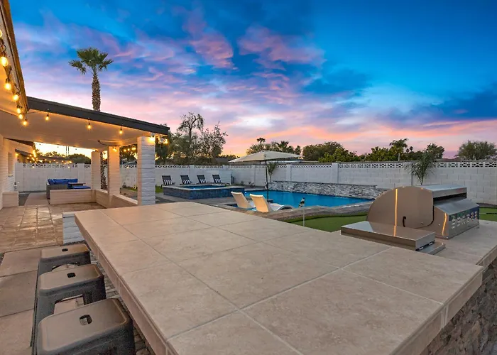 5 Min To Old Town, Pool & Hot Tub Holiday home Scottsdale
